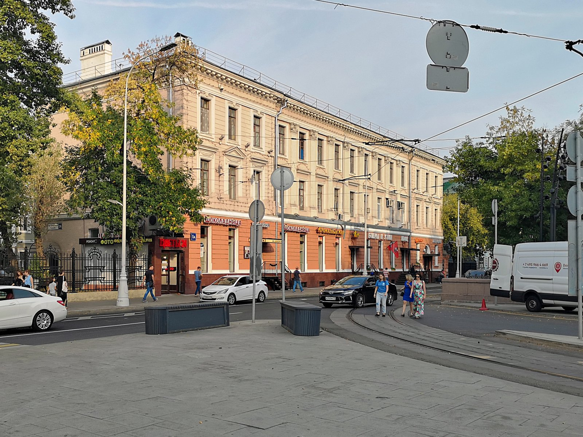 Чистопрудный бульвар, 1а. Источник https://i1.photo.2gis.com.