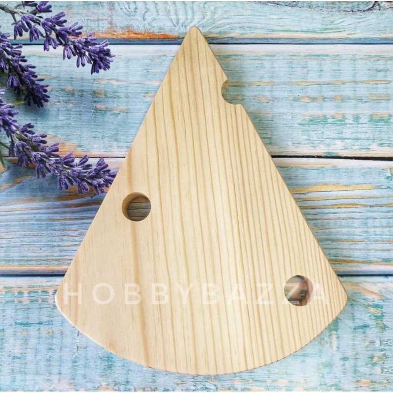 Деревянная доска в виде кусочка сыра, необычный и креативный подход к декорированию кухни. 