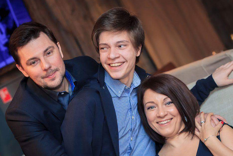 Егор Клинаев с родителями