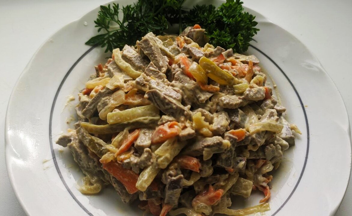 Очень вкусный печеночный салатик