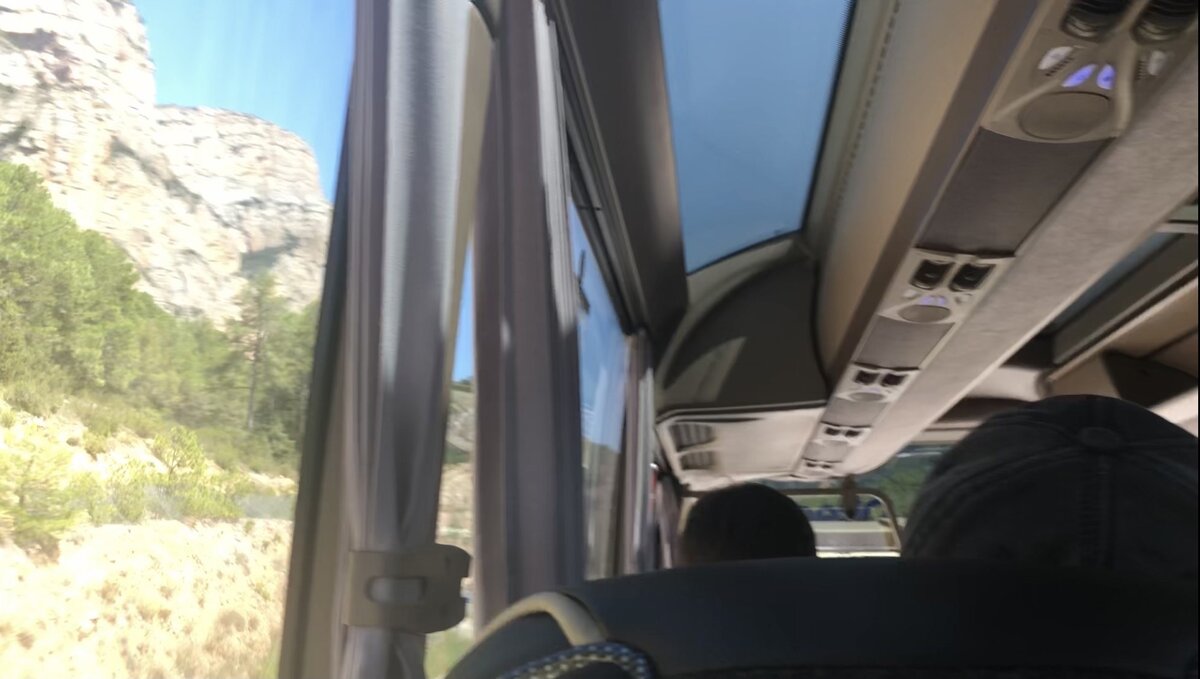 Салон автобуса Барселона-Андорра. Компания Directbus (извиняюсь за качество фото, это скрин с видео)