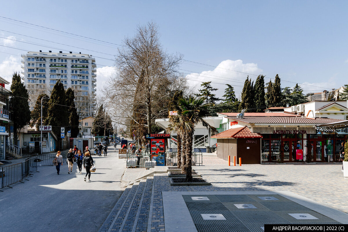 Каким был город-курорт Алушта при СССР и каким стал сейчас? 8 фотографий,  сделанных с одной точки в прошлом и настоящем | Путешествия и всего по  чуть-чуть | Дзен