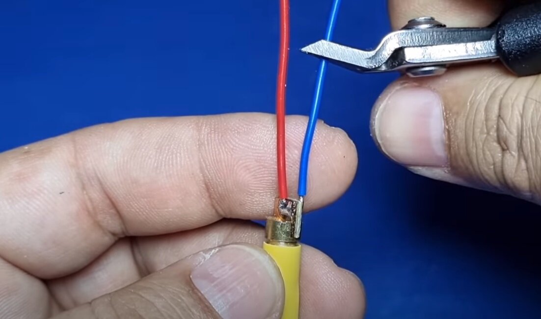 Простой обнаружитель скрытой проводки на одном транзисторе делаем своими руками.