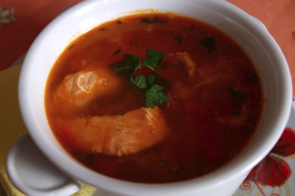 В общем-то, Лариса так и варит. Вот только не спросила: что, картошки совсем нет?