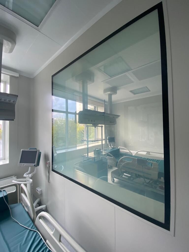 Смарт-стекло Private Glass в прозрачном состоянии, палаты обозреваются полностью