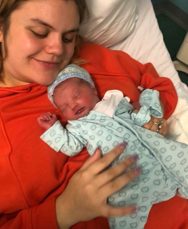    Джесс Дэвис с ребенком, Фото из открытых источников