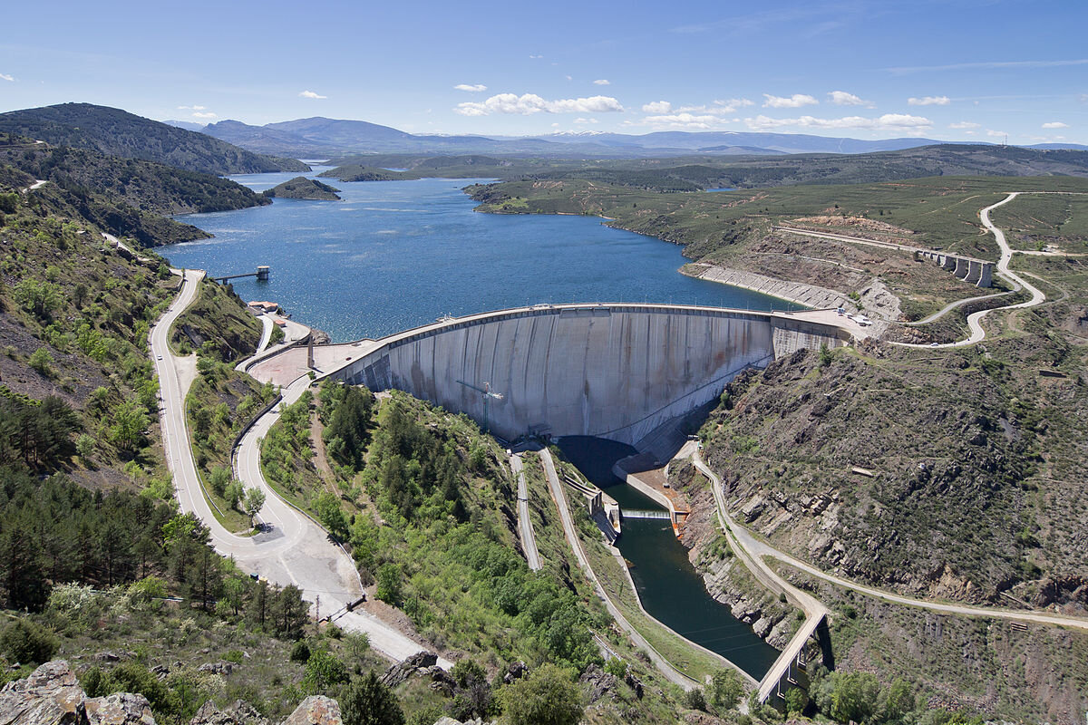 Что такое плотина. Дамба Мовуазен Швейцария. ГЭС «Меголо» Италия. ГЭС В Испании. Гидроэлектростанции Швейцарии.