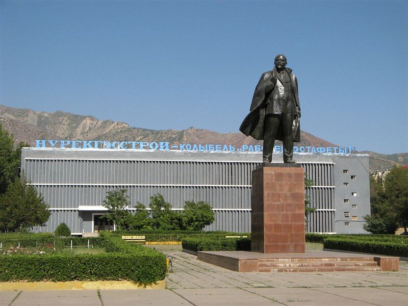 город нурек таджикистан. город нурек таджикистан. таджикистан город душанбе нурек. река нурек. горы таджикистана нурек.