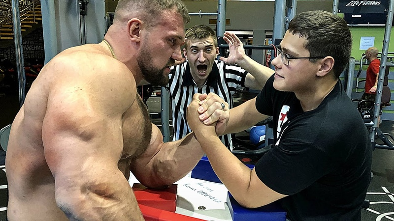 Чемпион мира по армрестлингу Денис