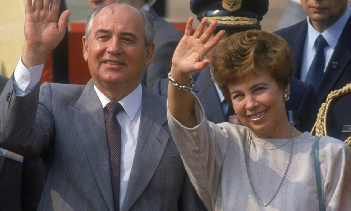 Первый и единственный президент СССР Михаил Горбачев будет похоронен на Новодевичьем кладбище, рядом с супругой Раисой — женщиной, которую он любил всю свою жизнь.
