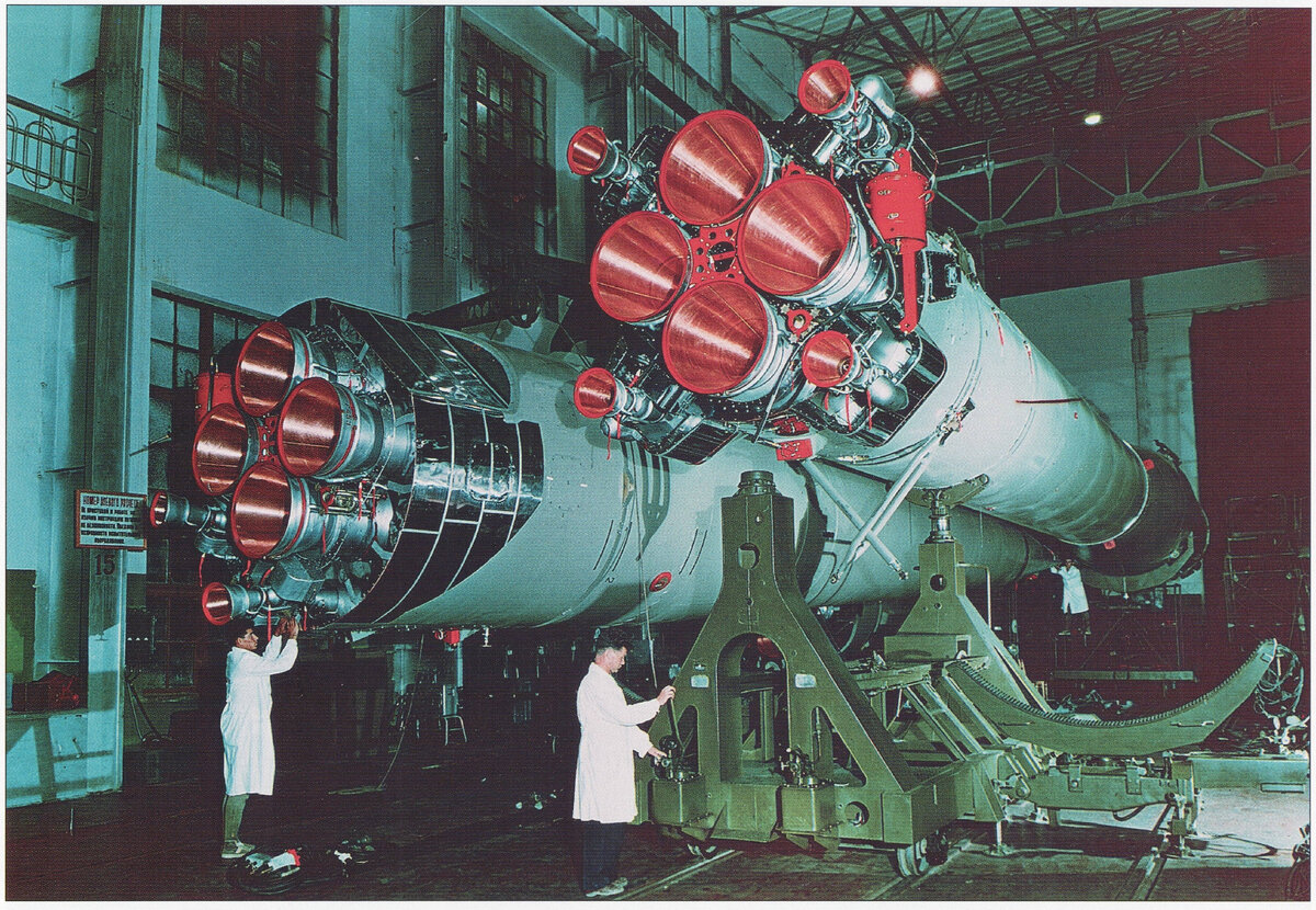 Первое использование ракет. Ракета р7 Королев. Первая межконтинентальная баллистическая ракета СССР р7. Королев р-7. МБР Р-7а (8к74).