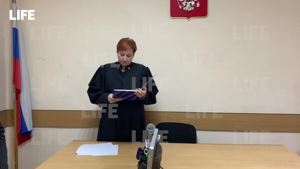 Экс-футболист молодёжки "Уфы" Дмитрий Белозёров получил штраф за попытку купить военный билет. Видео © LIFE