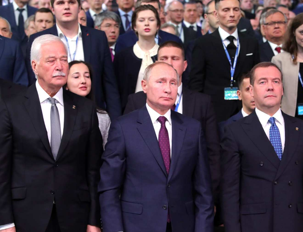 График выплаты пенсий в ноябре 2022. Пенсия за ноябрь 2022 график выплат. Какого числа принесут пенсию в декабре 2023. Какого числа принесут пенсию в декабре 2023. Компенсация к пенсии в 2023 неработающим пенсионерам.