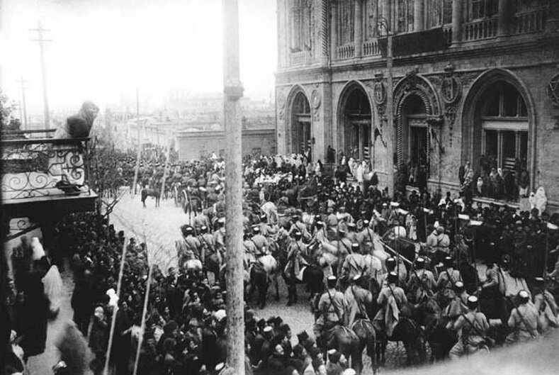 В 1918 г. на турецких штыках было создано новое искусственное государство - Азербайджан. Название было украдено у одной из провинций Персии. (Фото из открытых источников сети интернета)