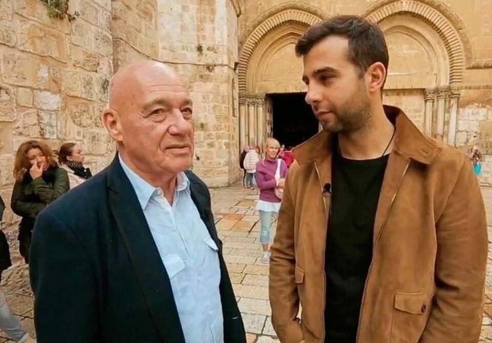     Несколько лет назад Иван Ургант и Владимир Познер сняли несколько совместных фильмов о путешествиях для Первого канала.