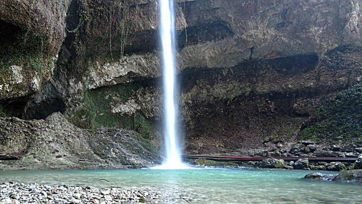 Полноводным бывает в осеннее-зимний период.