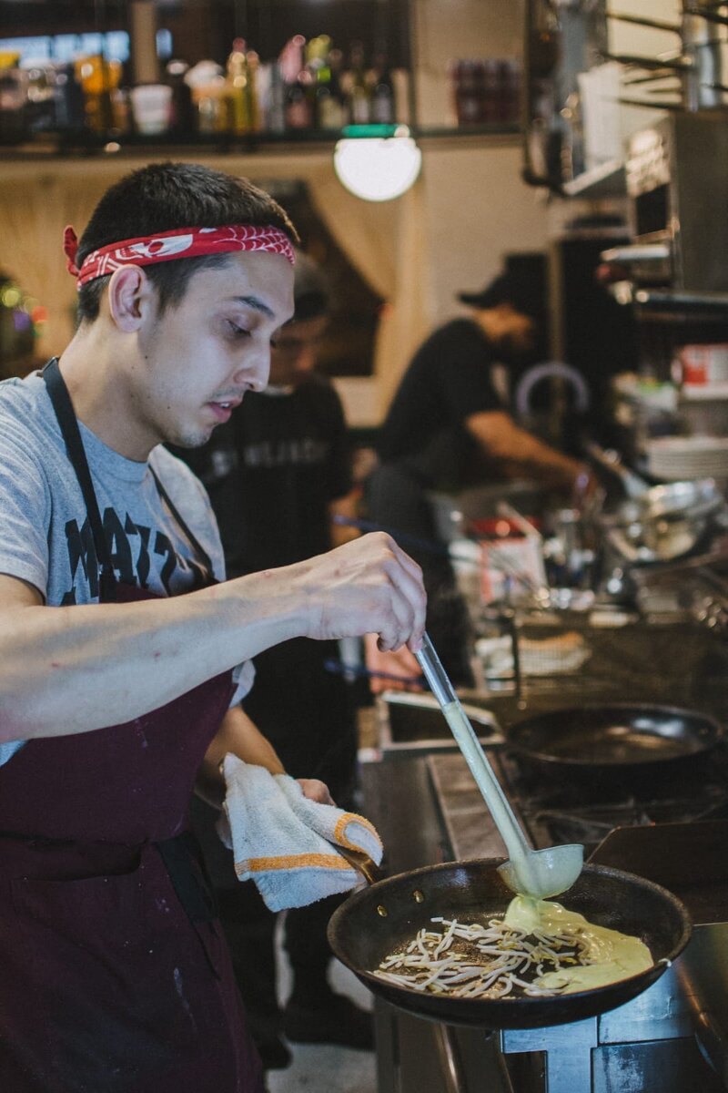 Молодой человек с горящими глазами