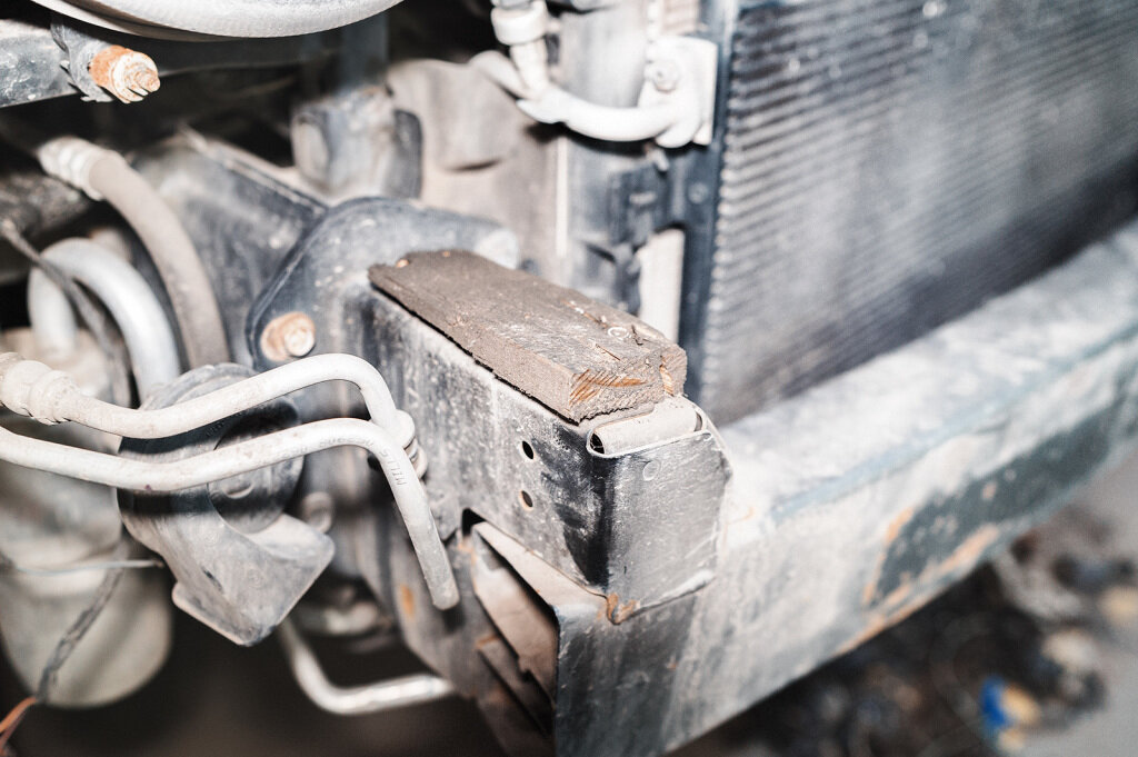 Тюнинг зазора между бампером и капотом