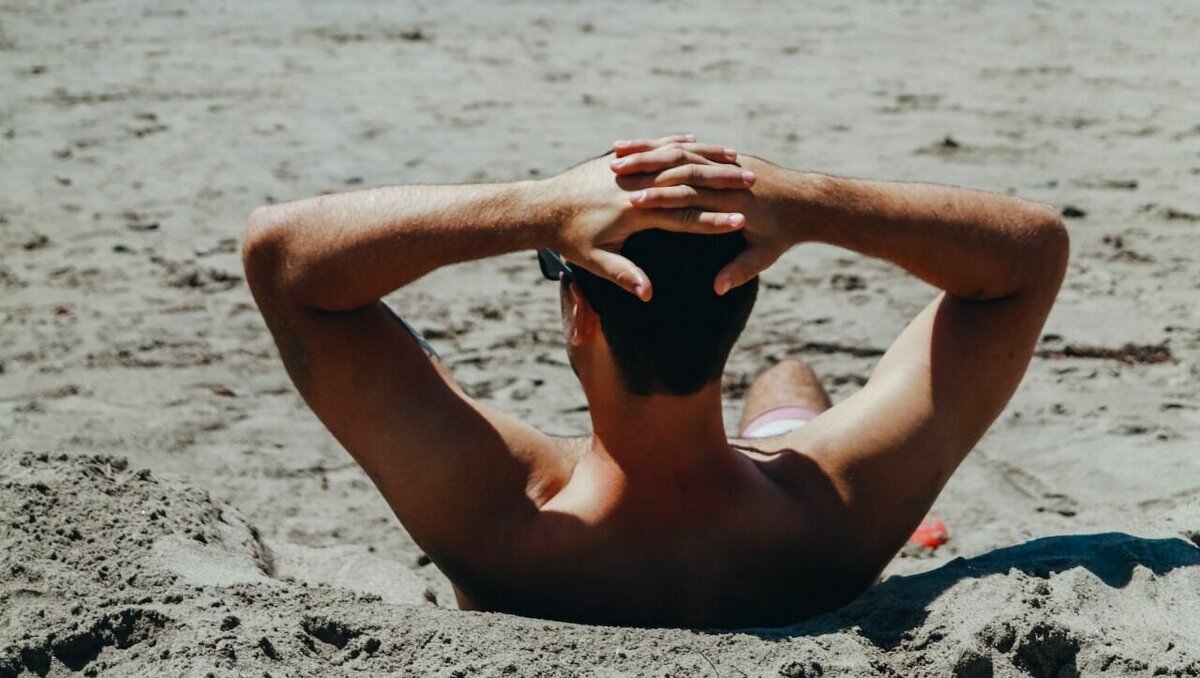     Большинство опрошенных считает, что чиновникам во время СВО нечего делать за границей, сообщает портал SuperJob.