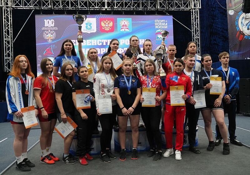    Сургутские пауэрлифтеры выиграли медали первенства России