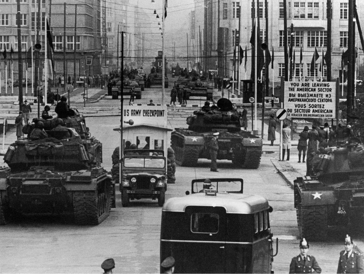 Танковое противостояние у КПП «Чарли» 1961 год