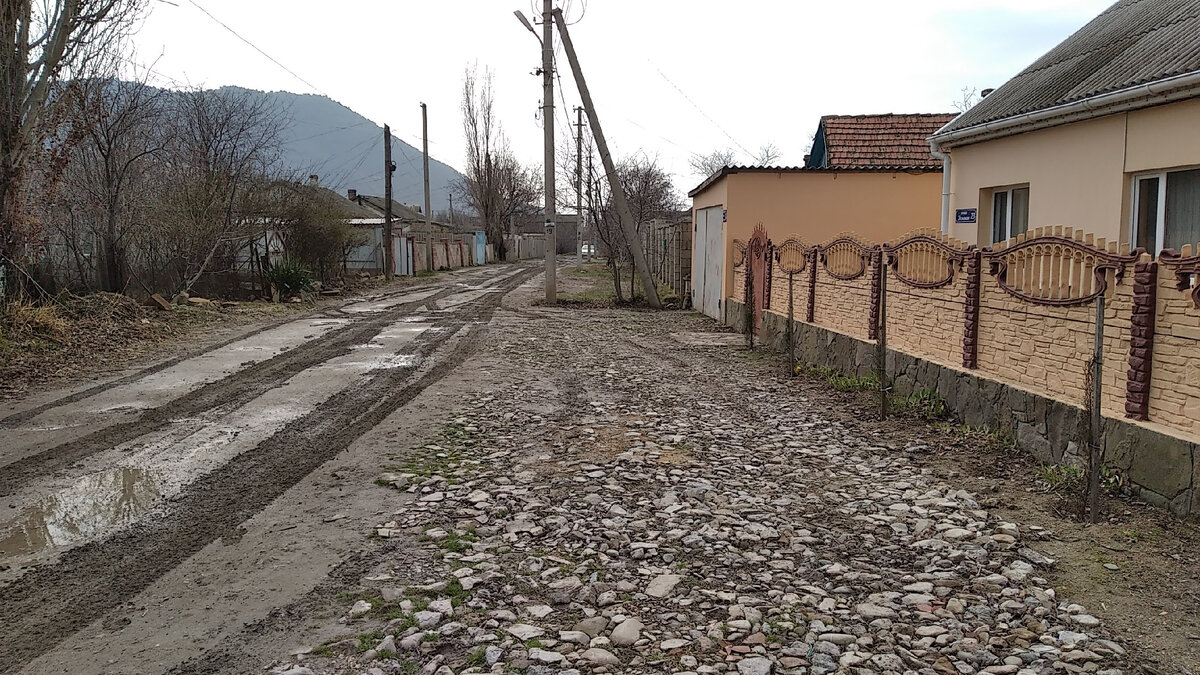 Улица Зеленая в Дачном после дождя