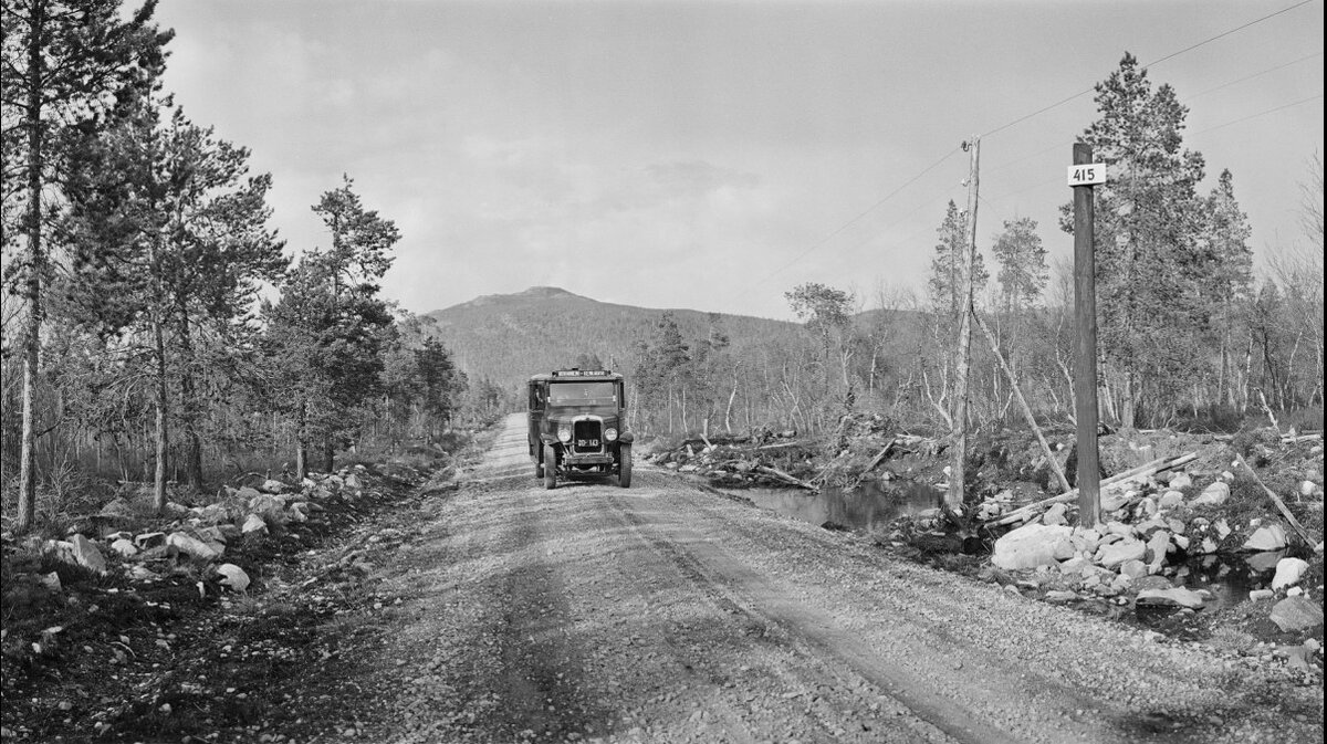Автобус на Дороге к Северному Ледовитому океану. 1934 год