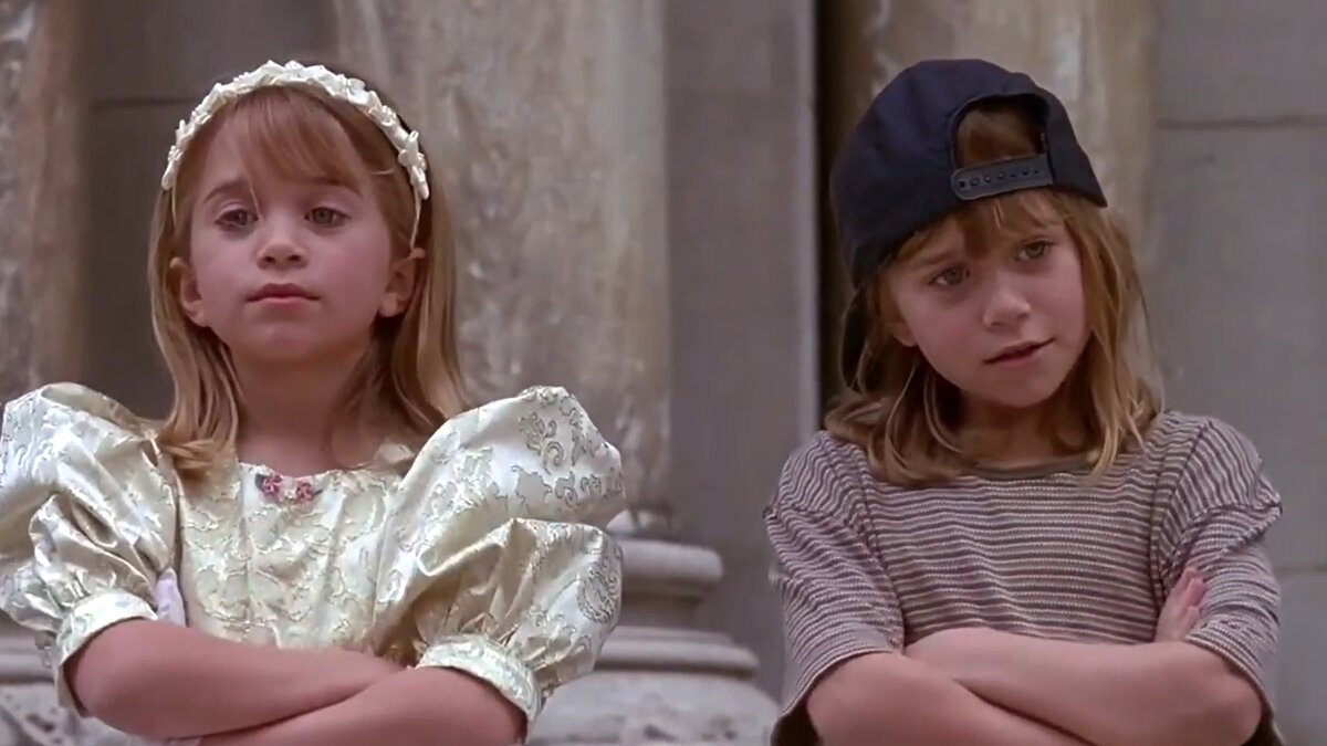 Мэри-Кейт (Аманда) и Эшли (Алисса) Олсен. Кадр из кинофильма "Двое и моя тень", 1995 г., режиссер Энди Теннант, сценарист Дебора Дин Дэвис, композитор Шерман Фут (скриншот)