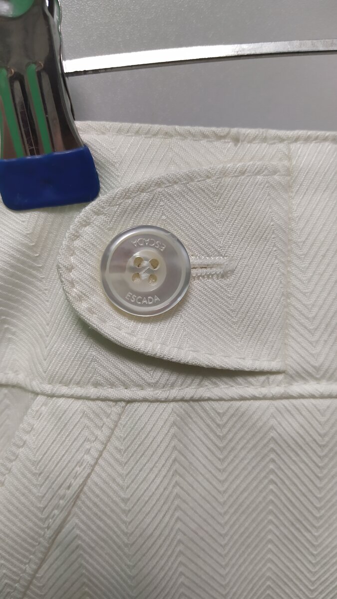 Юбка Escada. Фирменные пуговицы.