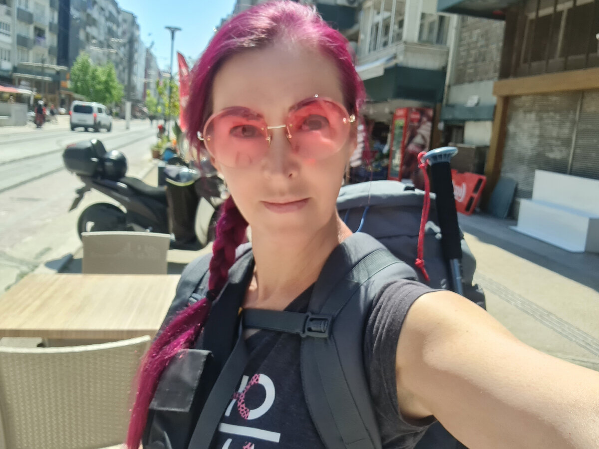 Анталия. Перед выходом на тропу купила розовые очки и решила одевать их в любой непонятной ситуации 