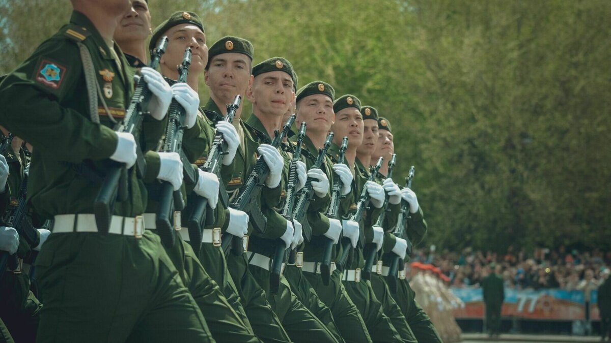     В Абакане власти немного изменили время работы пешеходных зон 9 мая. Показываем, как теперь будут работать улицы в день праздника.