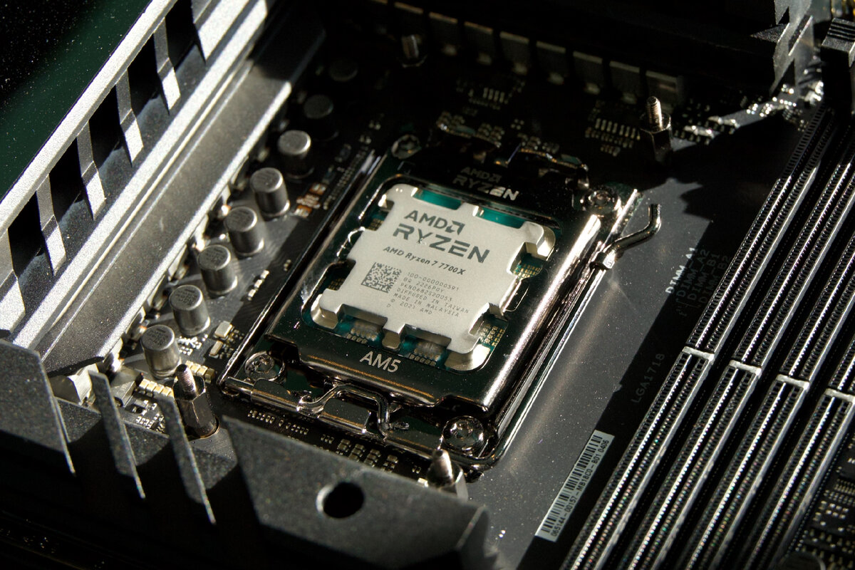 Процессоры Ryzen выделяются повышенным уровнем нагрева. Впервые с такой проблемой столкнулись владельцы Ryzen 3000 серии. В последующем ситуация не изменилась. В этой статье попробуем найти оптимальный способ решения чрезмерного нагрева.