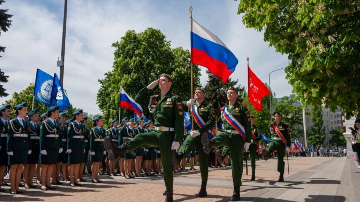    Межвузовский военно-патриотический праздник «Поклонимся великим тем годам…» прошел в Ростове 5 мая, сообщает пресс-служба одного из вузов региона.