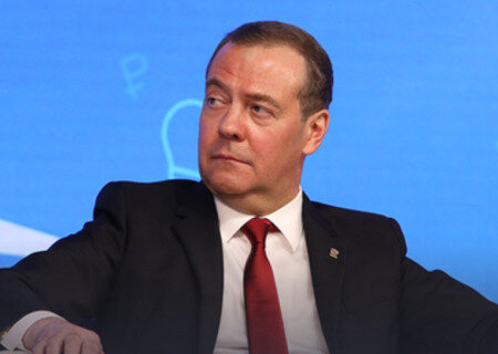    Медведев: немецкая экономика превратилась в служанку амеров и была жёстко задрючена дебилами из офиса бундесканцлера