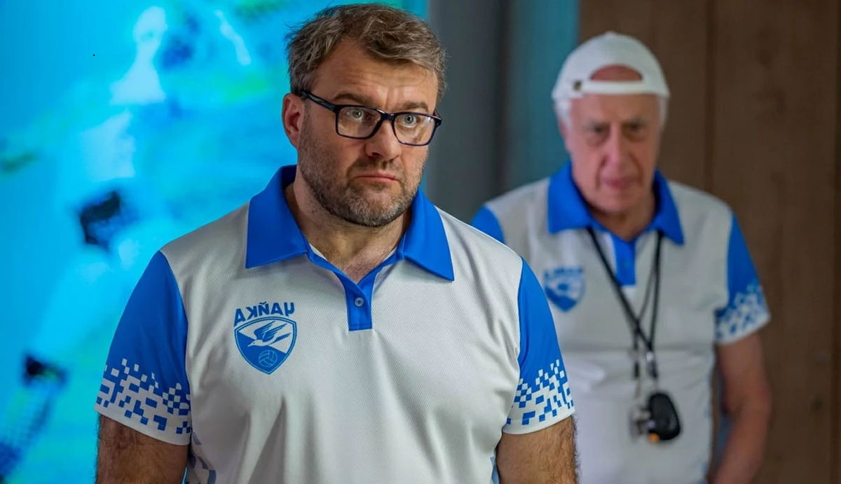 Кадр из сериала "Чайки". Михаил Пореченков в роли Максима Тополя