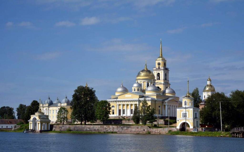 «Нило-Столобенская пустынь» на озере Селигер Тверская область
