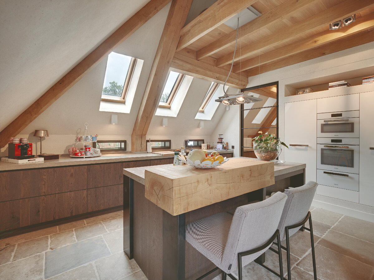 Мансардные окна на кухне