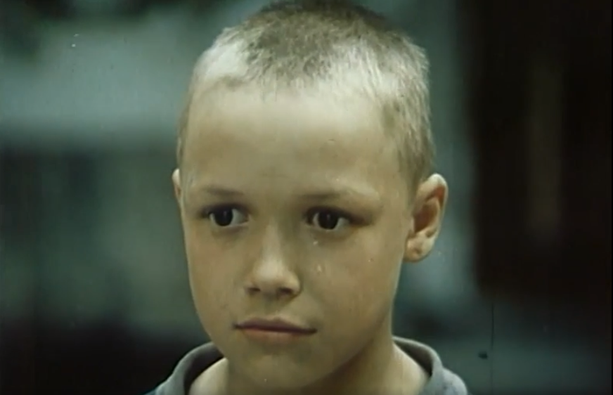 Ваня в детстве (Эдуард Соболев), кадр из фильма "Ночь коротка" (1981)