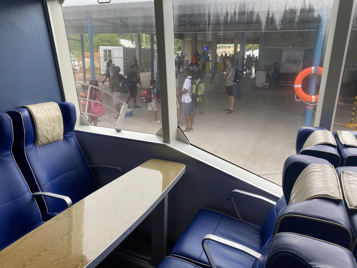 внутри катера 