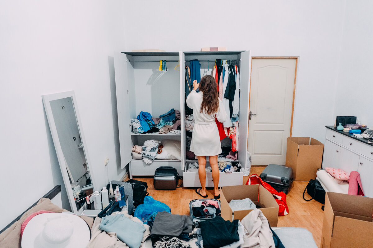 https://ru.freepik.com/free-photo/nice-looking-lady-inside-modern-apartment-room-prepare-to-trip_6889400.htm#query=%D1%85%D0%BB%D0%B0%D0%BC&position=0&from_view=search&track=sph