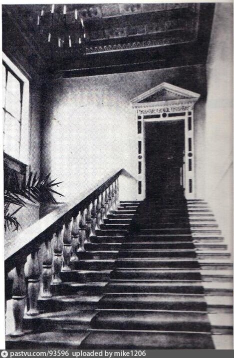 Парадная лестница в досоветский период. Фото из свободных источников.