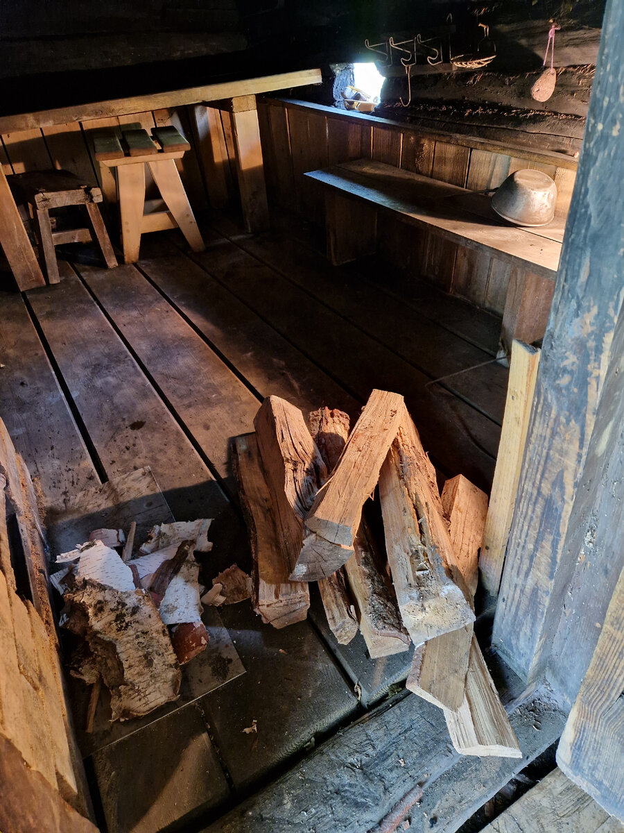 Первая закладка берёзовых дров