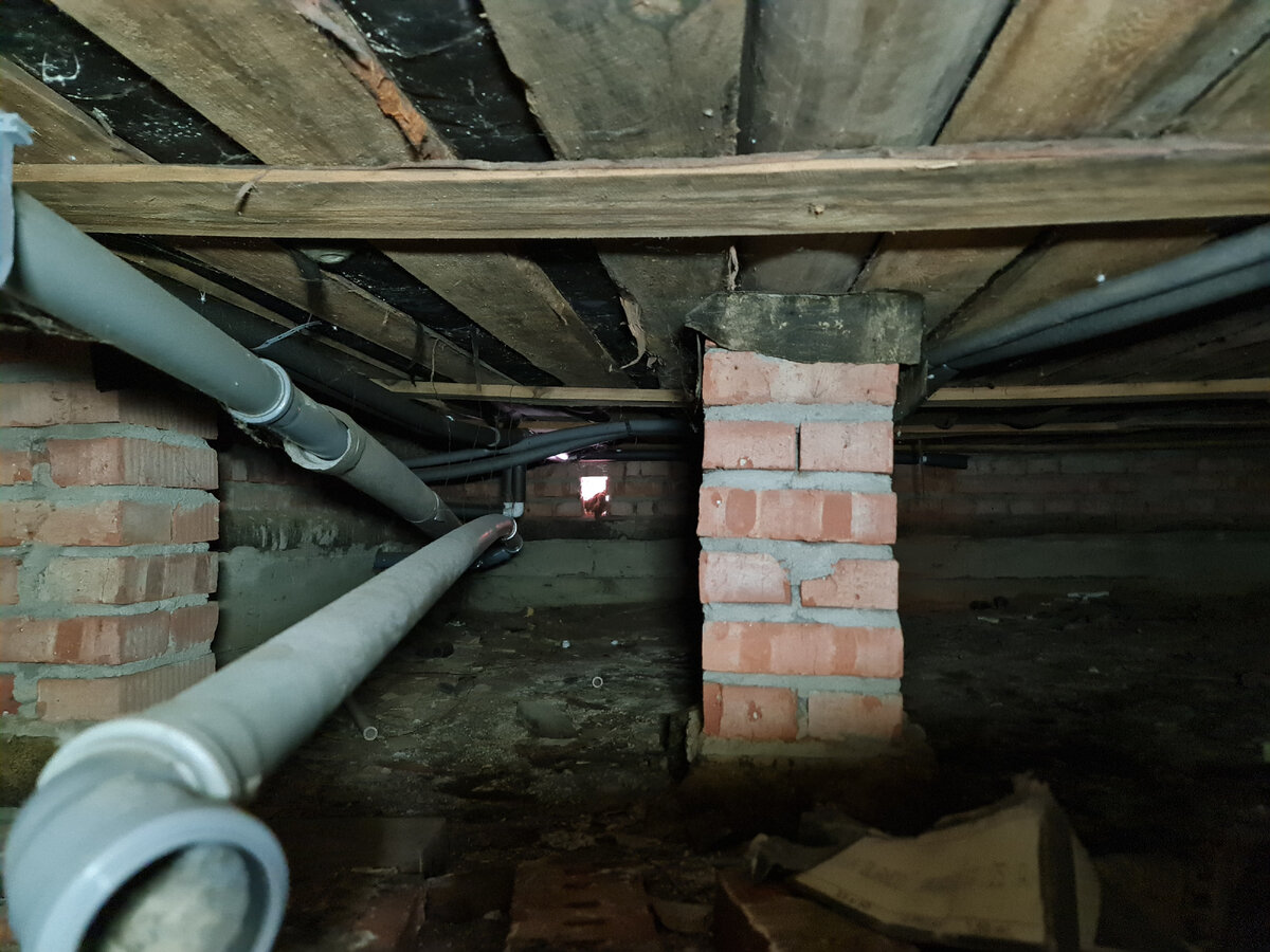 Подпол и деревянный пол