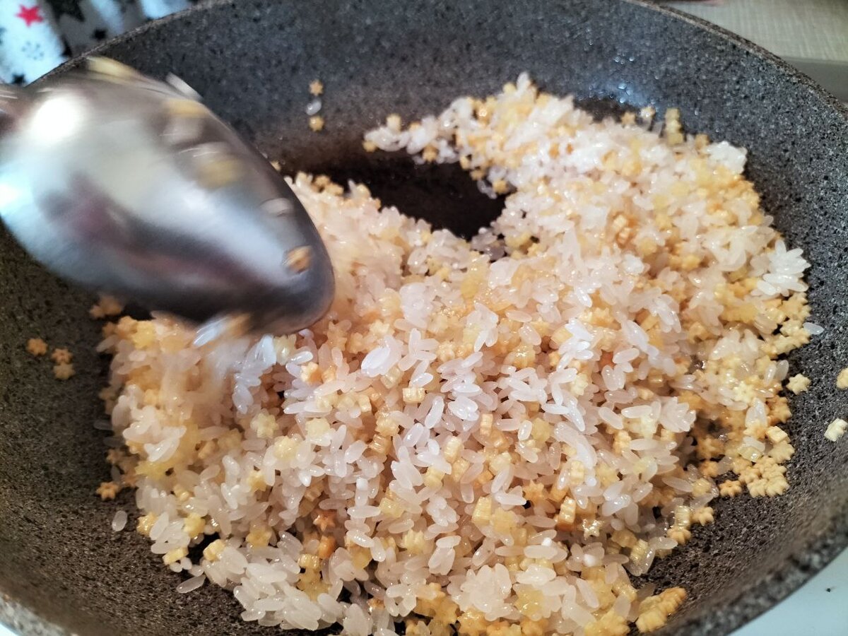 Как приготовить вкусный рис на сковороде: простые и проверенные рецепты