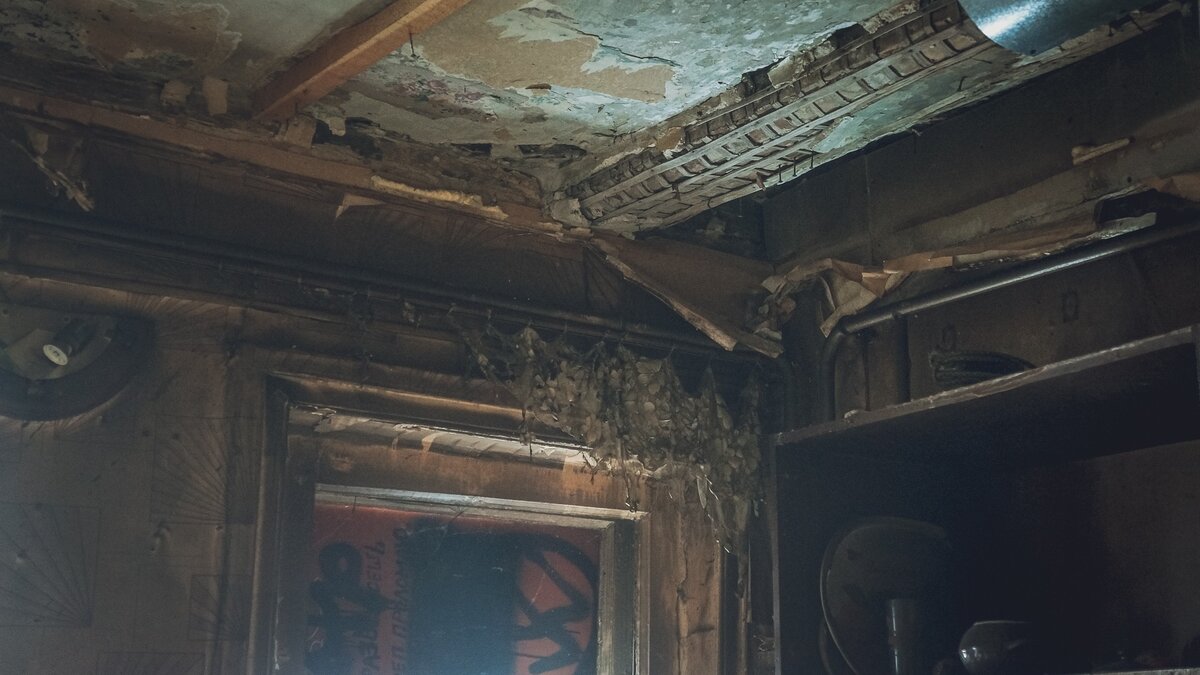     Из аварийного жилья на Нансена, 110 в Ростове, семью из трех человек выселяют в одну комнату на четвертом этаже старого дома. Об этом сообщила RostovGazeta член семьи, пенсионерка, инвалид третьей группы Евгения Нагайцева.