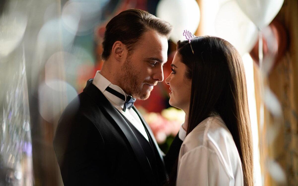 Кадр их сериала Sen çal kapımı