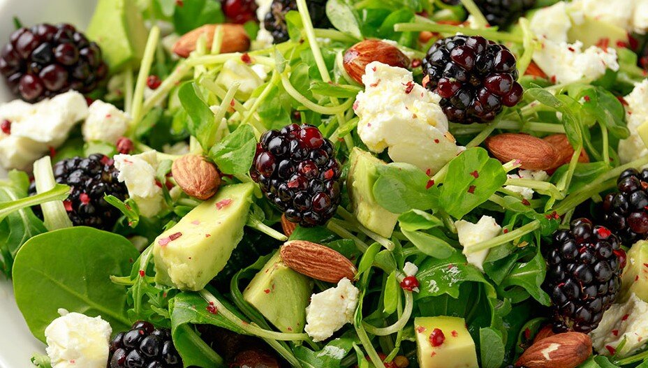 Летний салат с лавандово-лимонной заправкой