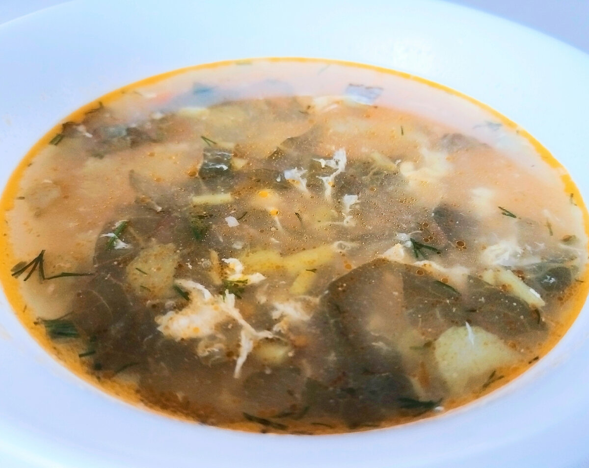 Всем привет! Сегодня хочу поделиться рецептом приготовления борща с ревенем. Ревень очень полезен и за счёт его кислинки борщ получается очень вкусный и необычный. Итак, Вам понадобится :