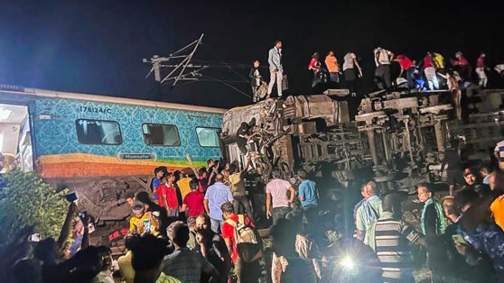    Reuters: число жертв столкновения поездов в Индии превысило 200 человек Анна Белая