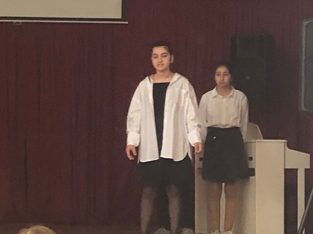 В связи с Международным днём русского языка в Степанакерте состоялся конкурс чтецов. Фоторяд